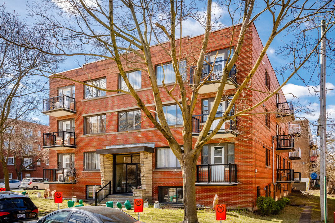 5886 Decelles Av in Montréal, QC - Building Photo