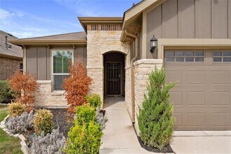 215 Methodius Dr in Hutto, TX - Building Photo - Building Photo