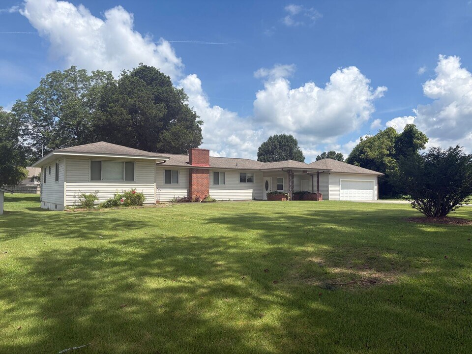 2615 Moody Pkwy in Moody, AL - Building Photo