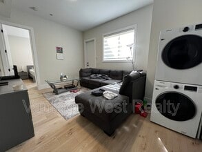 830 Westview Way in West Kelowna, BC - Building Photo - Building Photo