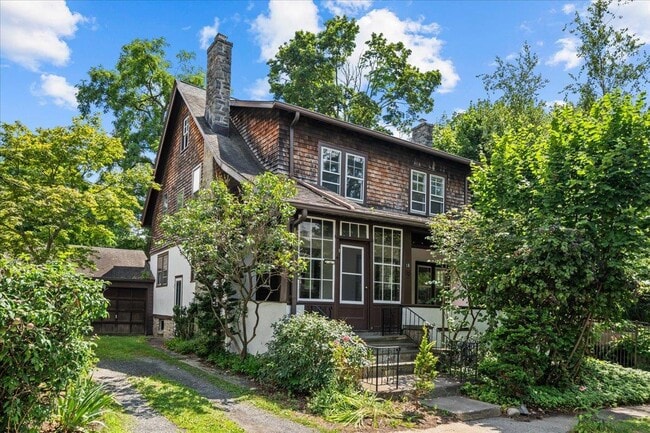 18 Elm Pl