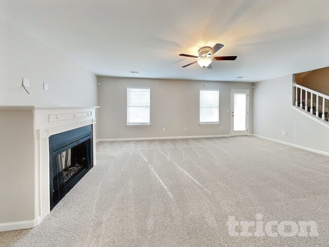 121 Pristine Dr in Locust Grove, GA - Foto de edificio - Building Photo