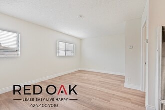 706 McDonald Ave, Unit 205 in Los Angeles, CA - Foto de edificio - Building Photo