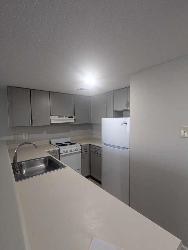 5905 S Kings Hwy in Myrtle Beach, SC - Building Photo - Building Photo