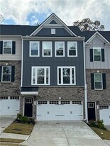 953 Woods Chapel Rd in Sugar Hill, GA - Building Photo