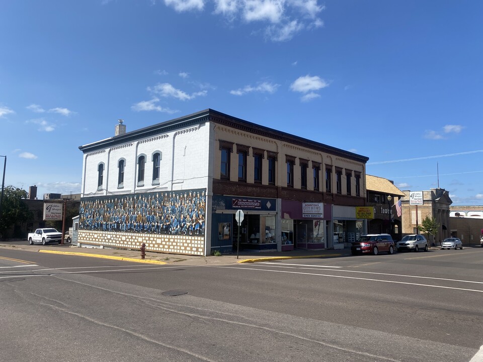 221 S Suffolk St in Ironwood, MI - Building Photo