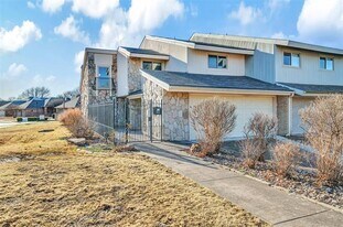 2901 Country Pl Cir in Carrollton, TX - Building Photo