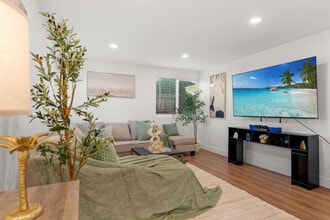 1676 Raynell Way in El Cajon, CA - Building Photo - Building Photo