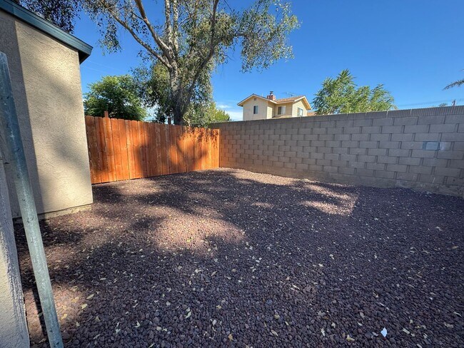 221-223 E Mead St in San Jacinto, CA - Building Photo - Building Photo