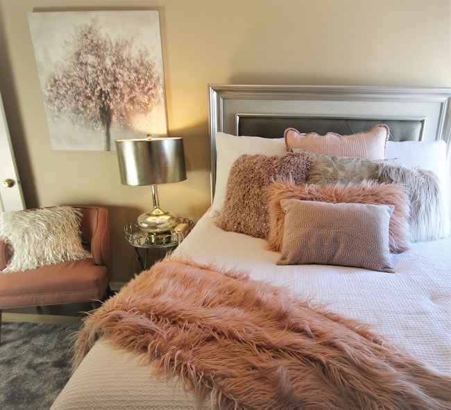 CURRENTS in Plymouth, MN - Foto de edificio - Building Photo