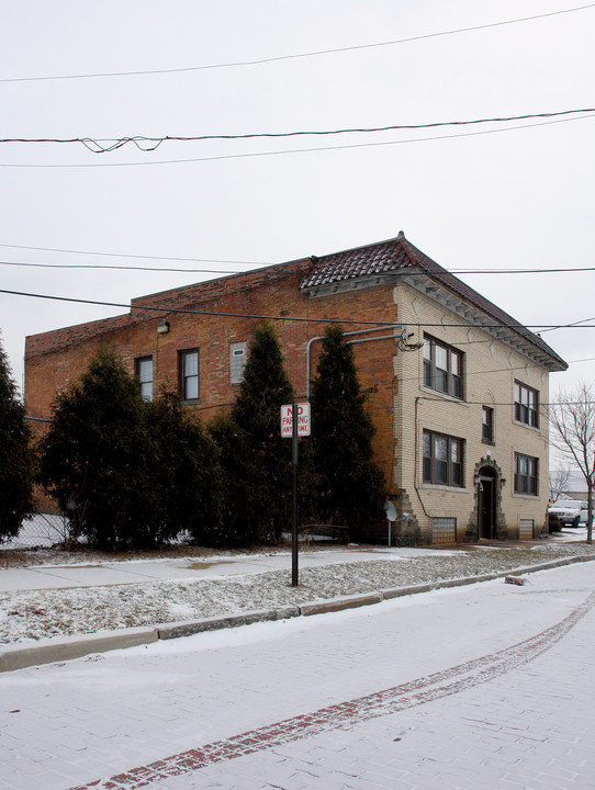 207 Myrtle Pl in Akron, OH - Building Photo