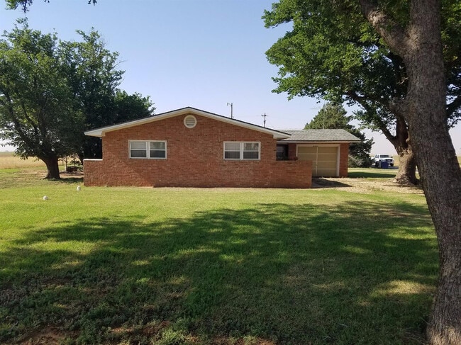 8902 E County Rd 7700 in Slaton, TX - Building Photo - Building Photo
