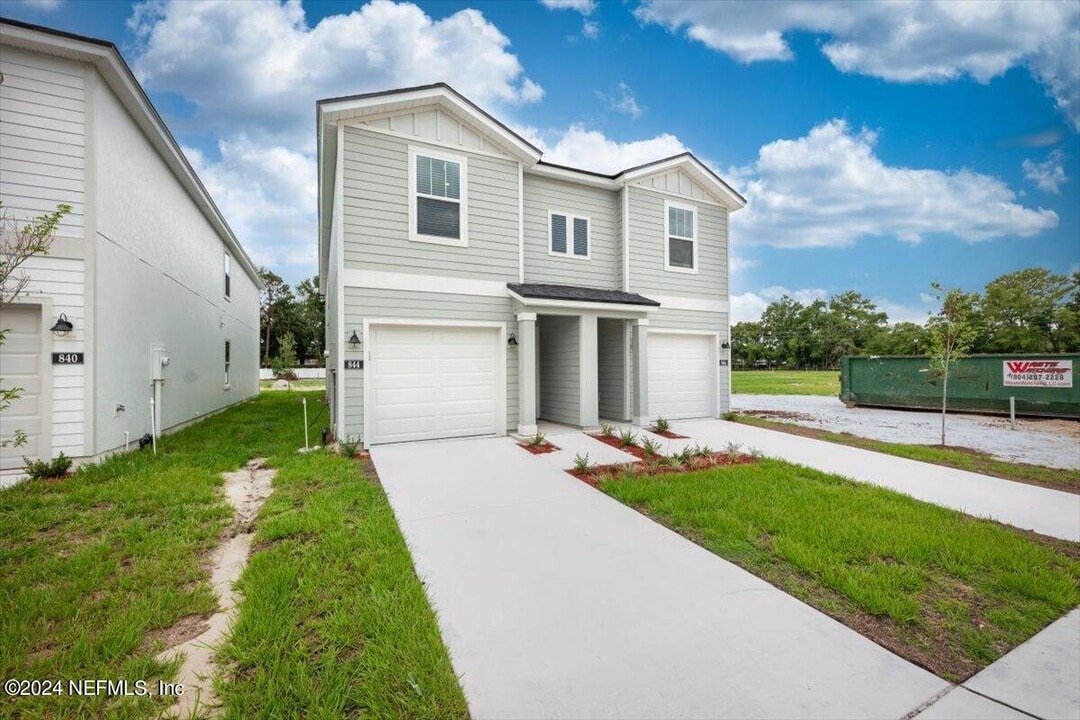 844 Hartshill Pl in Jacksonville, FL - Building Photo