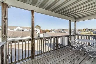 950 67th St, Unit #420 in West Des Moines, IA - Foto de edificio - Building Photo