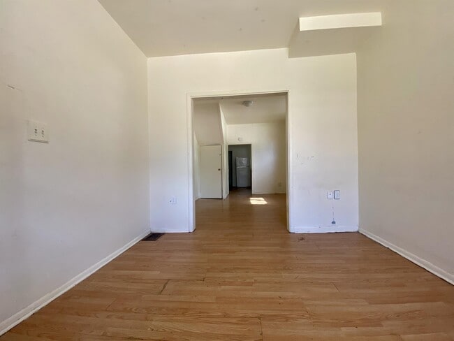 475.5 Stella Ave in Winnipeg, MB - Building Photo - Building Photo