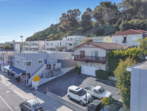 153 W Channel Rd in Santa Monica, CA - Building Photo - Building Photo