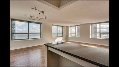 474 N Lake Shore Dr, Unit 2105 in Chicago, IL - Foto de edificio - Building Photo