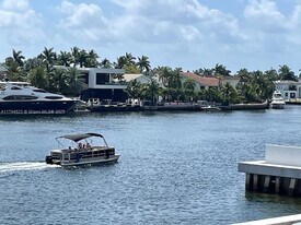 20515 E Country Club Dr in Aventura, FL - Building Photo