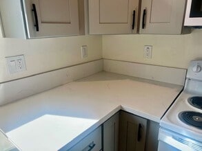 8006 Limerick Ave in Los Angeles, CA - Building Photo - Building Photo