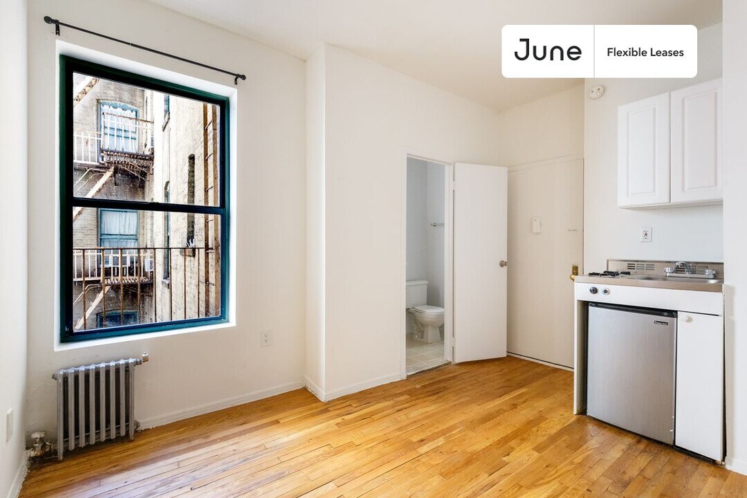 248 W 64th St in New York, NY - Building Photo