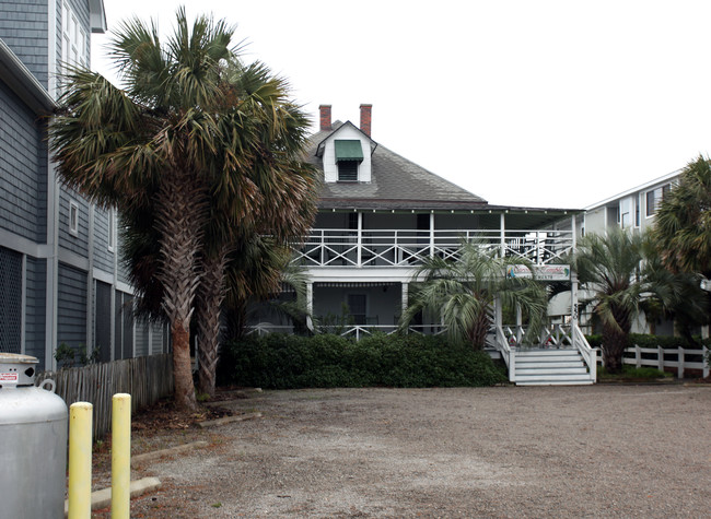 Carolina Temple Apartments in Wrightsville Beach, NC - Building Photo - Building Photo