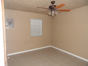 613 N Avenue Q-Unit -B in Portales, NM - Building Photo - Building Photo