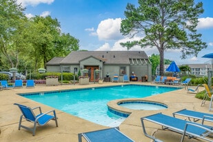 Reflection Pointe in Flowood, MS - Building Photo