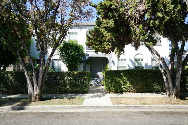 1119 Poinsettia Drive in Los Angeles, CA - Foto de edificio - Building Photo