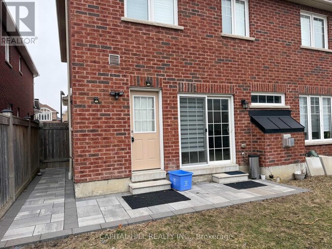 21 Crellin St in Ajax, ON - Building Photo - Building Photo