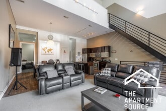 1002 W Lake St, Unit 2 in Chicago, IL - Foto de edificio - Building Photo