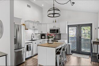 1015 E Yager Ln, Unit 134 in Austin, TX - Building Photo - Building Photo