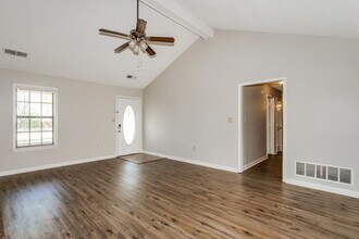 7352 Alexander Rd in Olive Branch, MS - Foto de edificio - Building Photo