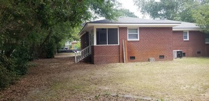 1439 Allen St in Mount Pleasant, SC - Foto de edificio - Building Photo