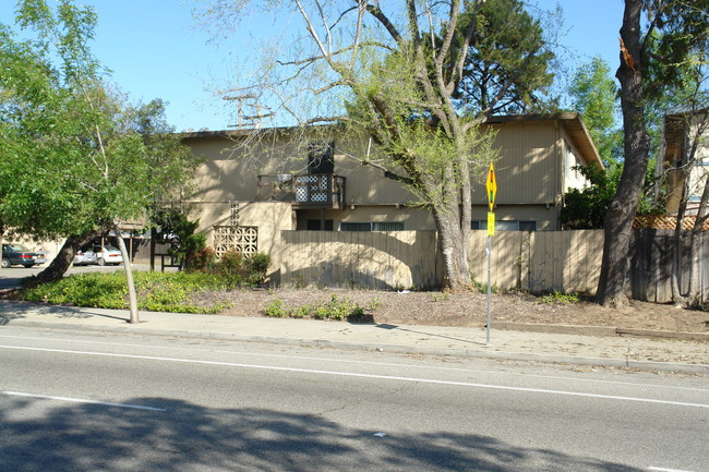 185-191 W Hamilton Ave in Campbell, CA - Foto de edificio - Building Photo