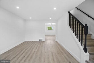 2119 Delmar Dr in Folcroft, PA - Building Photo - Building Photo