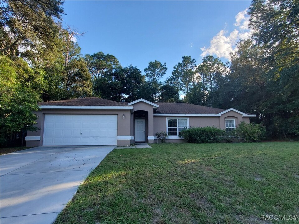 464 W La Casita Ln in Citrus Springs, FL - Building Photo