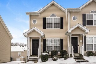 8013 Logan Dr in La Vergne, TN - Building Photo