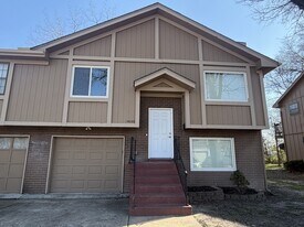 14033 Dornoch St in Grandview, MO - Building Photo