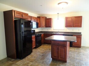 336 Meadow View Dr in Myerstown, PA - Foto de edificio - Building Photo