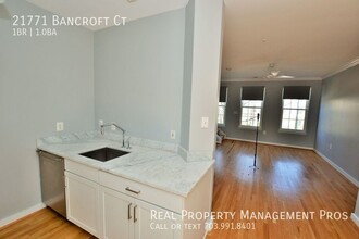 21771 Bancroft Ct in Ashburn, VA - Foto de edificio - Building Photo