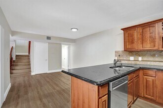 4872 NW 95th Ave in Sunrise, FL - Building Photo - Building Photo