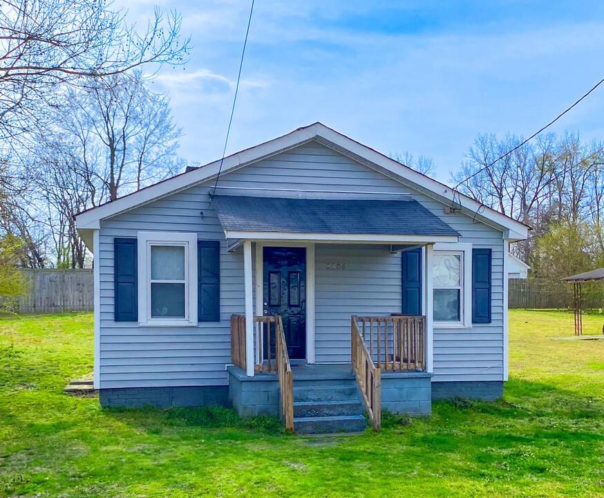 2306 Courthouse Rd in Hopewell, VA - Foto de edificio