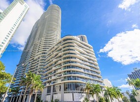 488 NE 18th St in Miami, FL - Building Photo