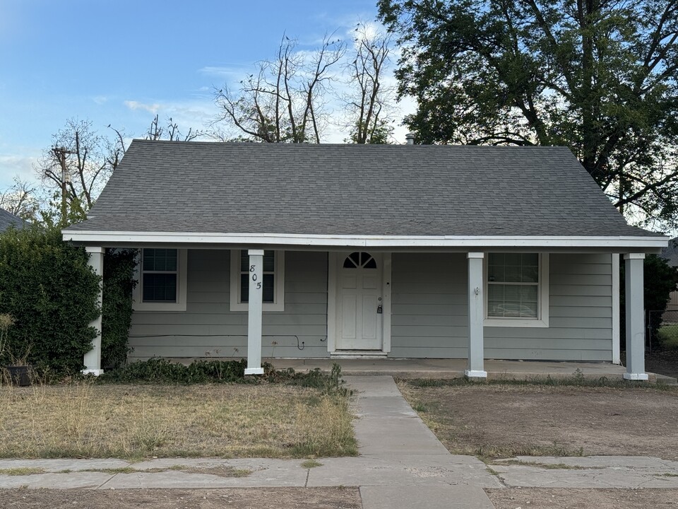 805 W Quay Ave in Artesia, NM - Building Photo