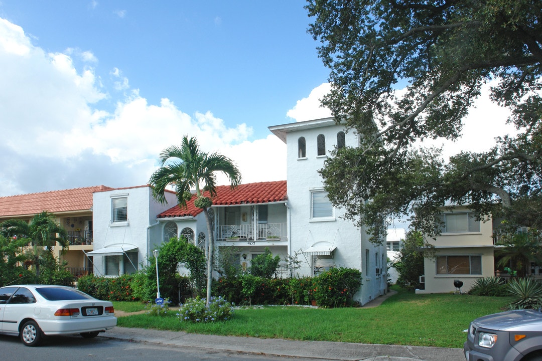 407 S Lakeside Dr in Lake Worth, FL - Foto de edificio