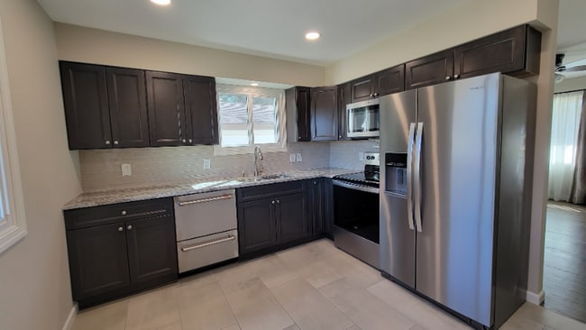 6305 49th Ave in Kenosha, WI - Building Photo - Building Photo