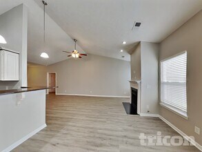 1030 Ryan Ct in Gallatin, TN - Foto de edificio - Building Photo