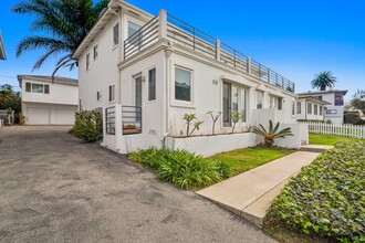 328 Calle Miramar in Redondo Beach, CA - Building Photo - Building Photo