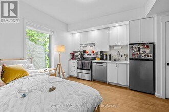 506-506 Gladstone Ave in Ottawa, ON - Building Photo - Building Photo