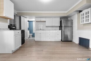 18 Hobart St in Meriden, CT - Building Photo